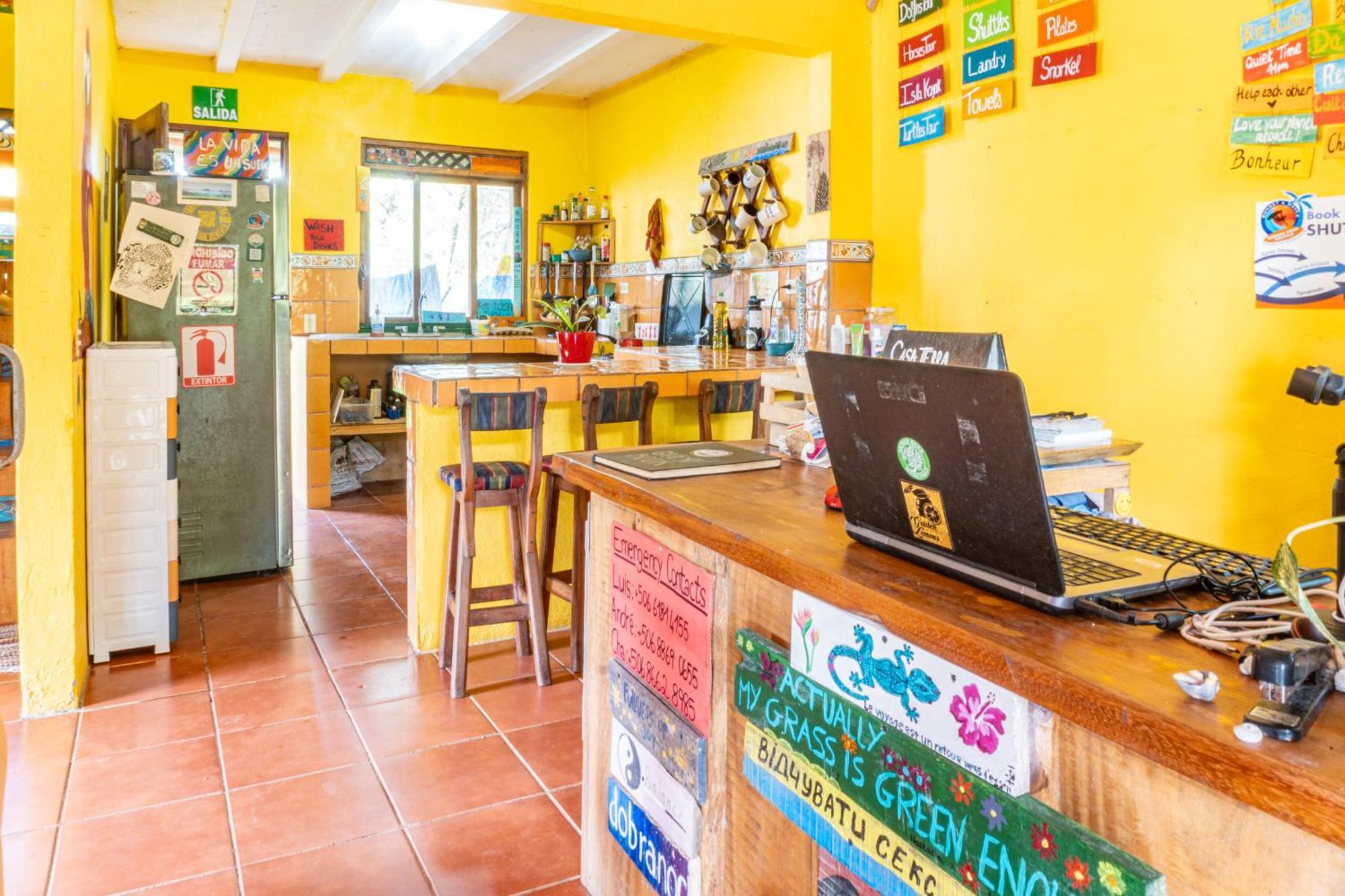 Casa Terra Hostel Sámara Exteriör bild